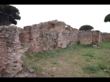 04953 ostia - regio i - insula xvii - caseggiato con fornace (i,xvii,1) - ostseite - 3. raum von norden - suedwand - 09-2023.jpg